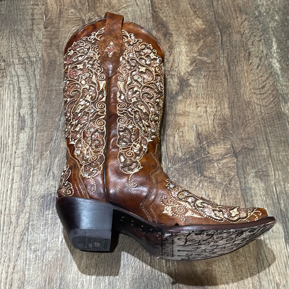 Brown Women’s Corral boots. Size 7 1/2 - Picture 3 of 3